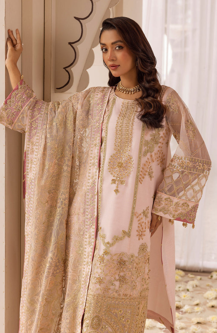 Model styled in Dur e Fishan by TESSA