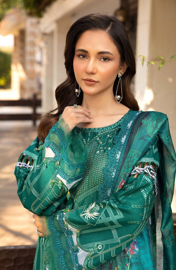 close-up on Emerald Veil sleeves and neckline 
