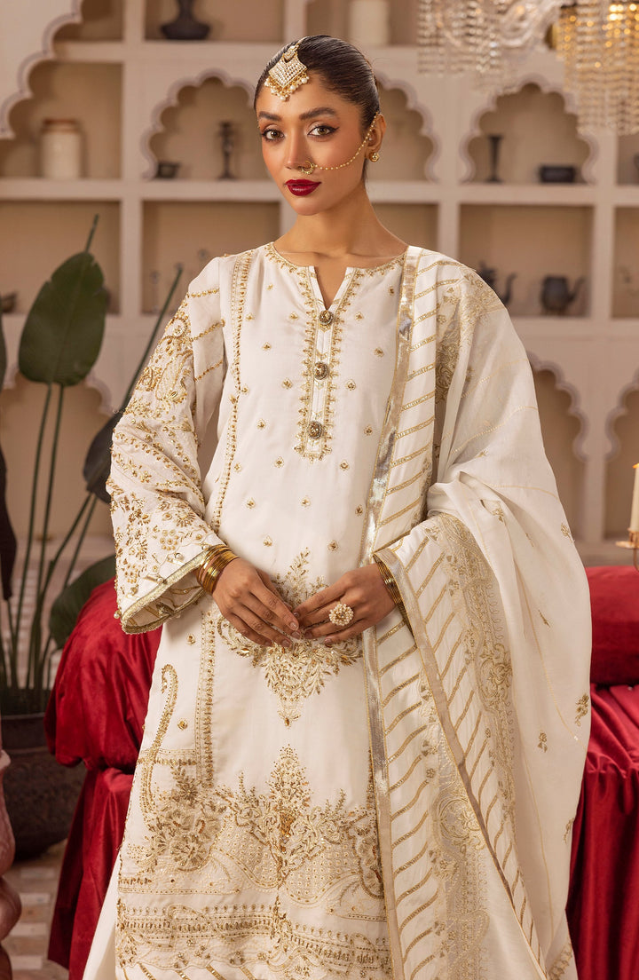 Model styled in Masakli by TESSA during festive shoot