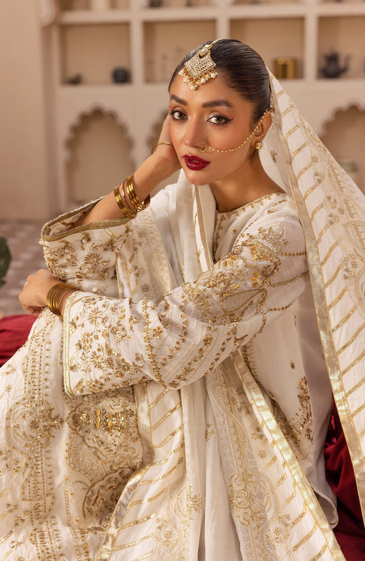 Neckline embroidery and embellishment on Masakli