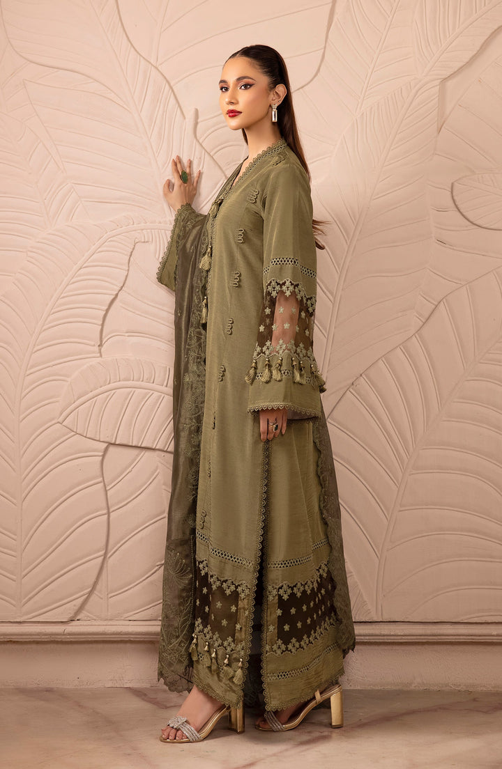 Side pose of model in Mystic Pine ensemble