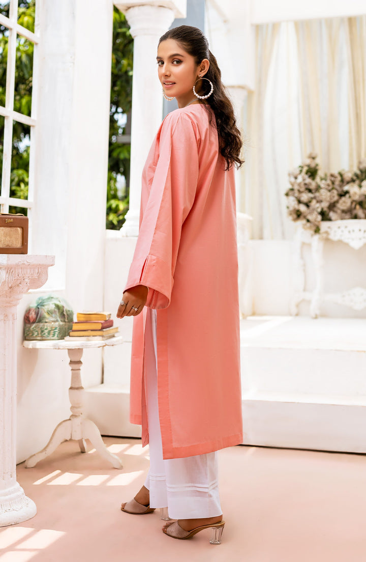 Side pose of model in Rosey Haze pret outfit