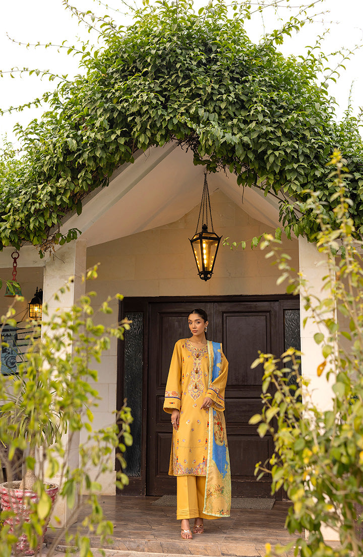 Side profile of model in Sunehri Aura ensemble