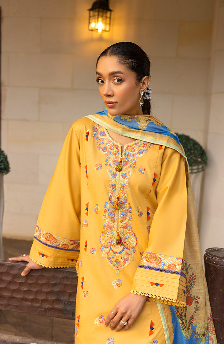 Neckline and motif close-up on Sunehri Aura